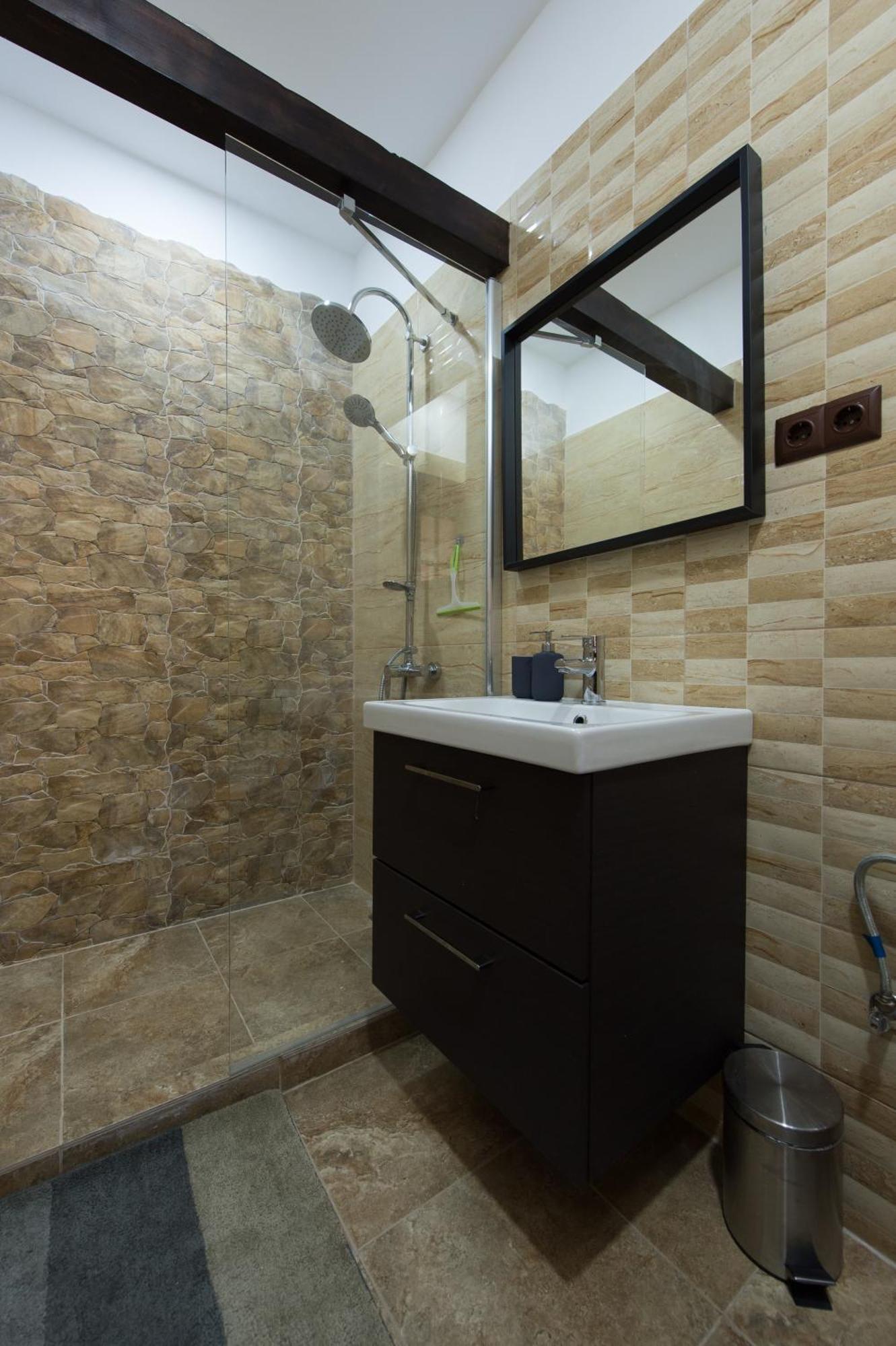 Lovely Brasov Flat With Patio And Mountain Views Exterior foto