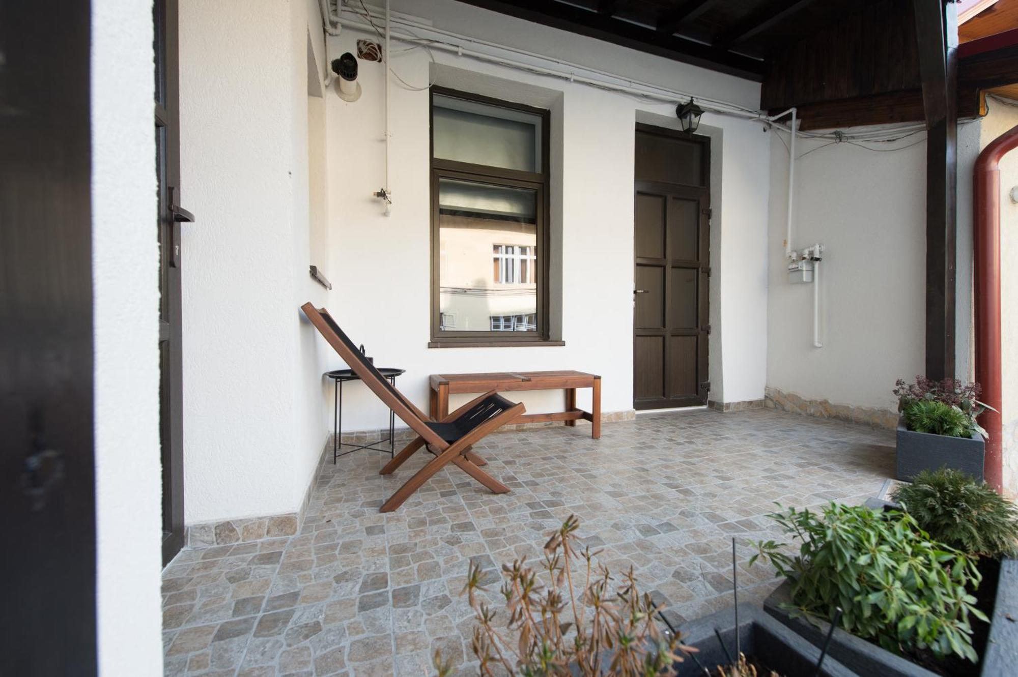 Lovely Brasov Flat With Patio And Mountain Views Exterior foto