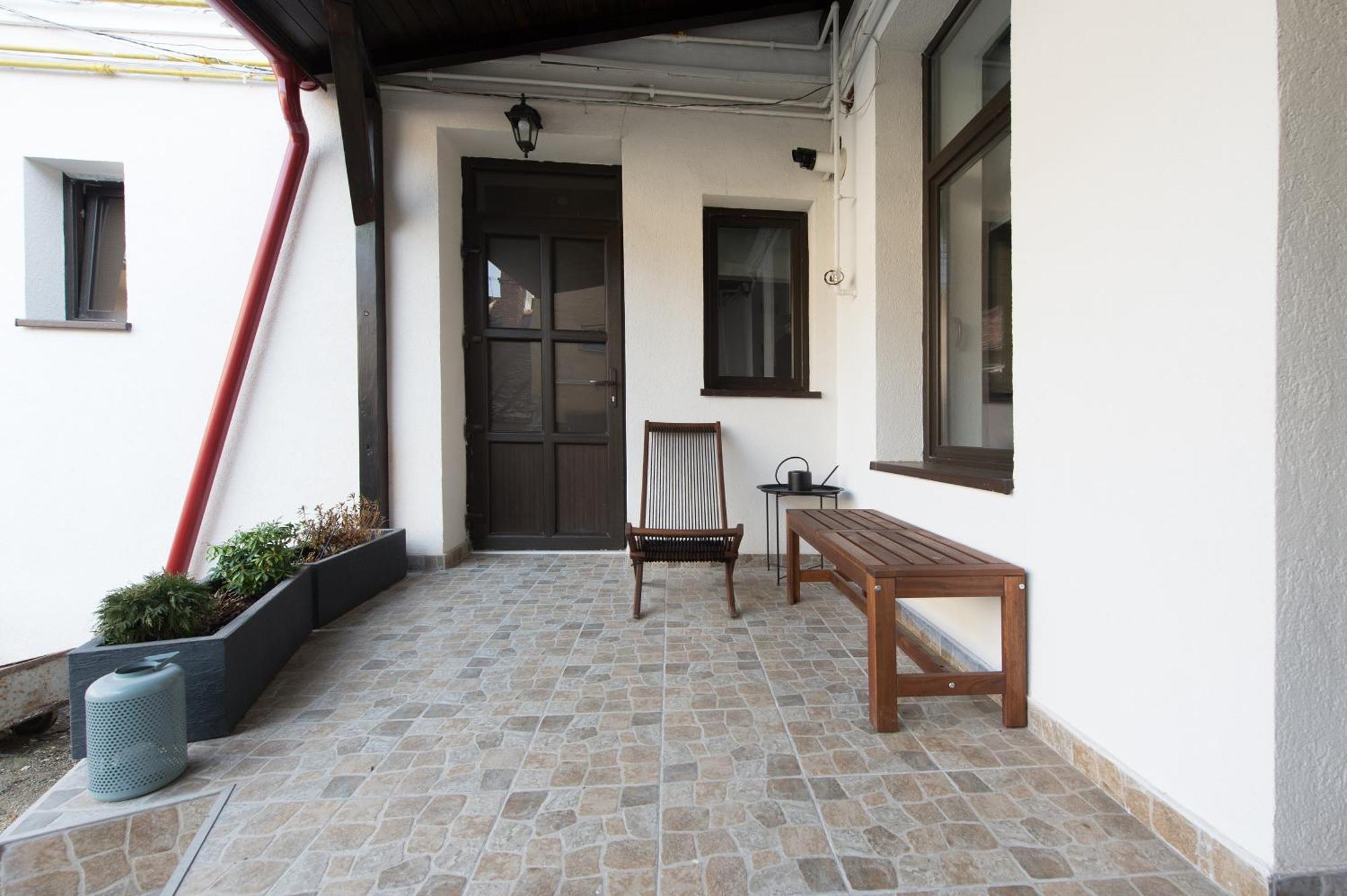 Lovely Brasov Flat With Patio And Mountain Views Exterior foto